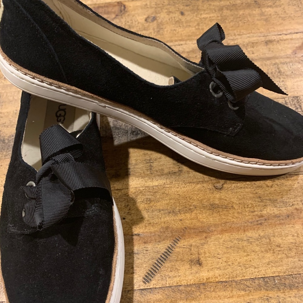 Uggs black slip on’s